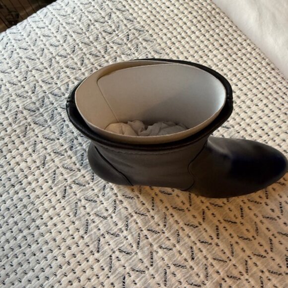 Stuart Weitzman Yuliana NWT - Picture 3 of 5